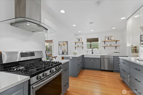 $1,609,000 | 6523 40th Avenue Northeast, Seattle, WA 98115