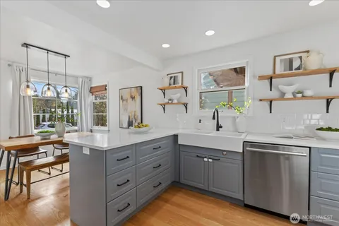 $1,609,000 | 6523 40th Avenue Northeast, Seattle, WA 98115