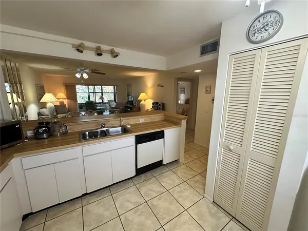 $1,900 | 346 Springdale Drive, Unit 346, Bradenton, FL 34210