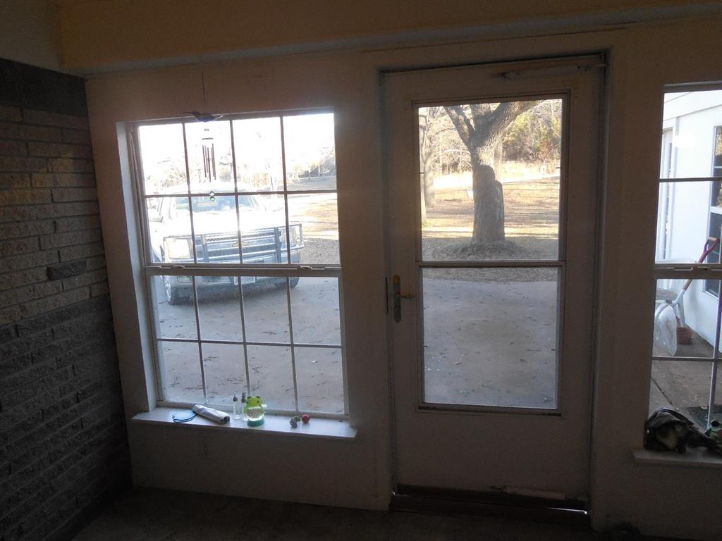 209 Breckenridge Road Ranger, TX 76470 - Photo 12 of 21 a room with a window