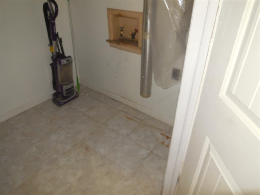 209 Breckenridge Road Ranger, TX 76470 - Photo 9 of 21 a view of an empty room