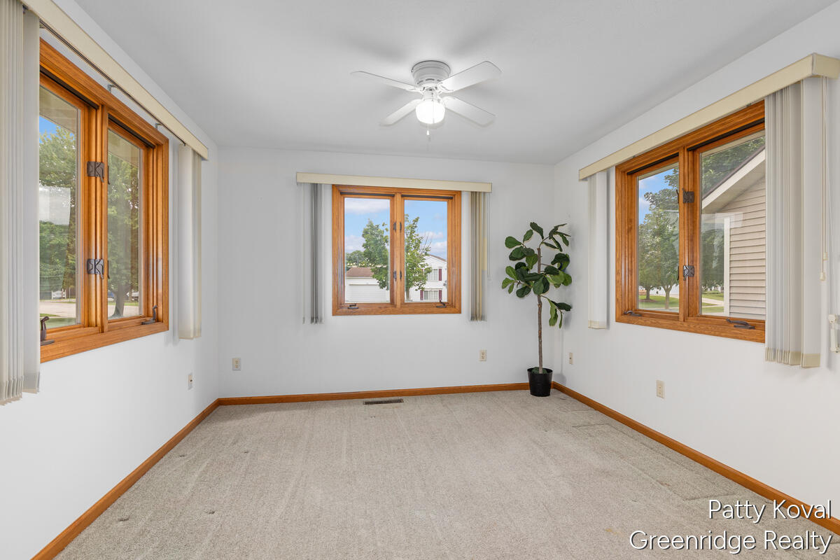 447 Falcon Drive Wayland, MI 49348 - Photo 9 of 30 Sun Room