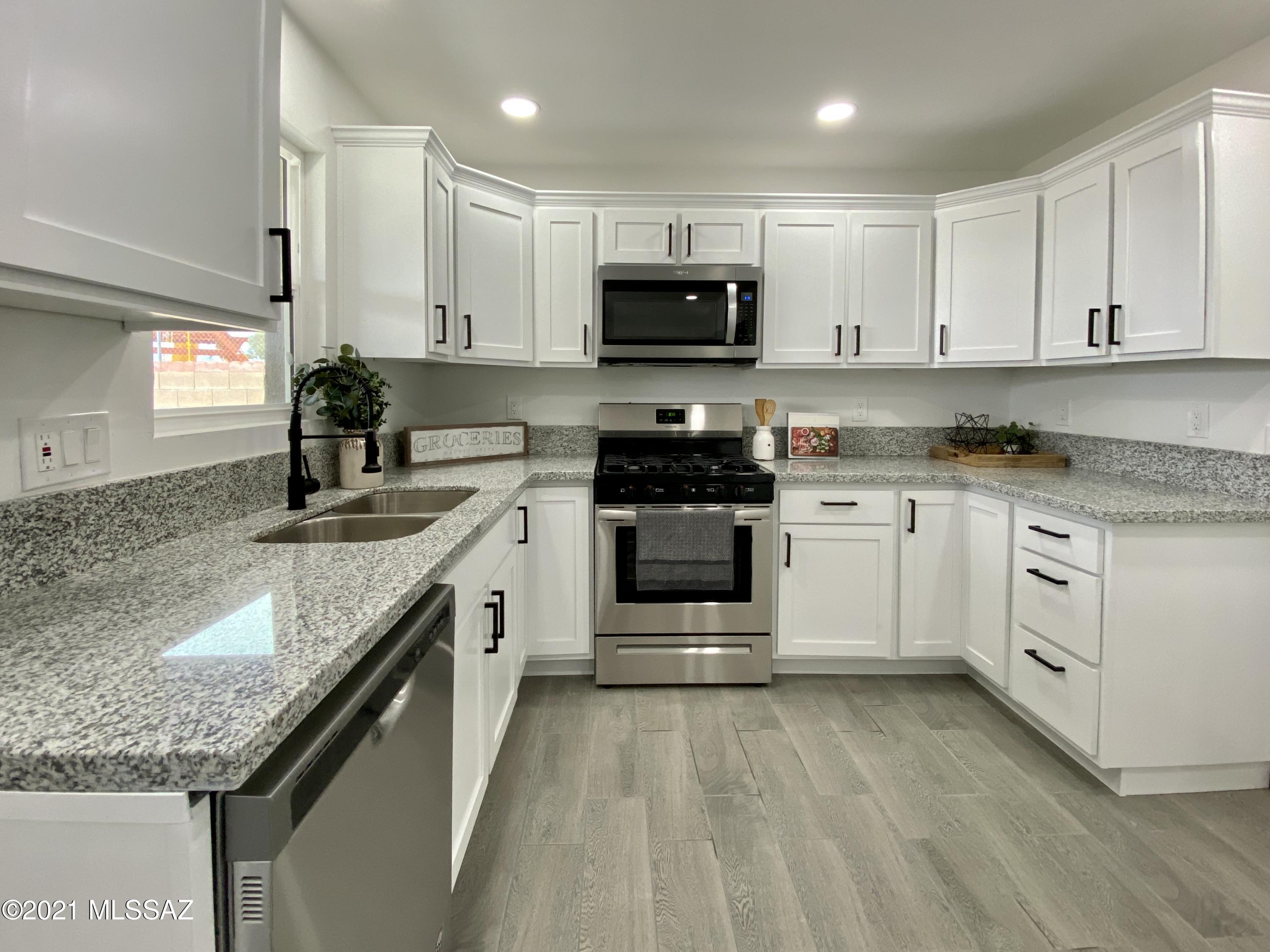 9341 East Stella Road Tucson, AZ 85730 - Photo 14 of 36 Gallery Image 14