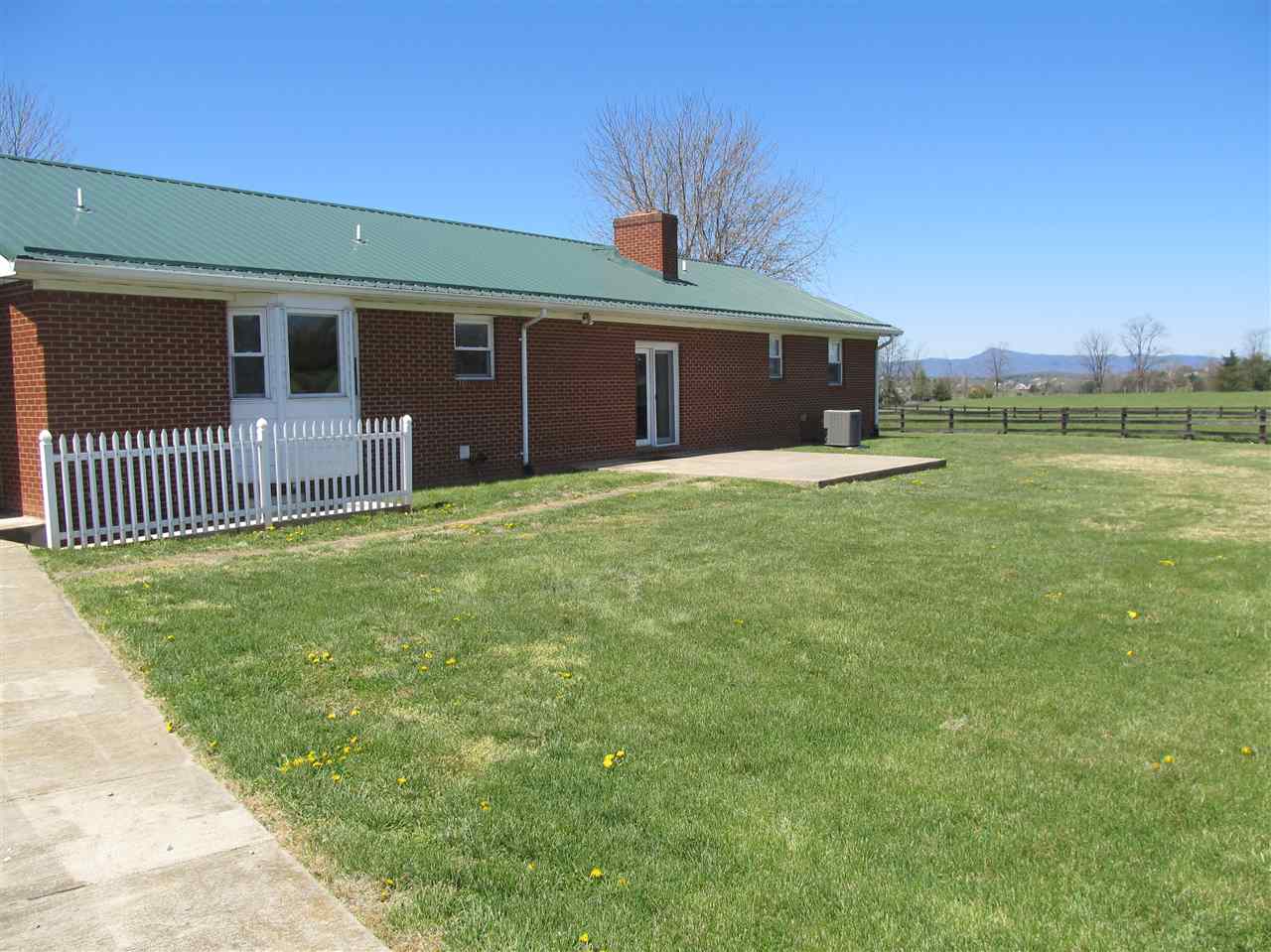 3237 Farmview Road Luray, VA 22835 - Photo 3 of 35 Gallery Image 3