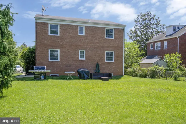 a sign that is on the side of a building