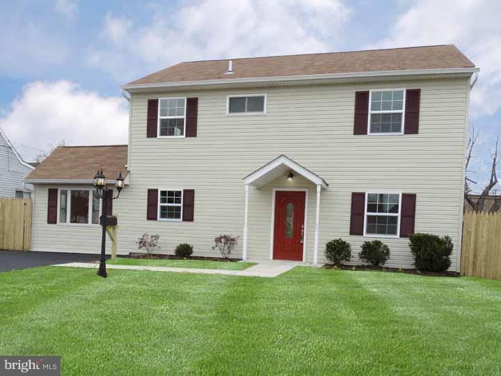 39 Woodbine Road Levittown, PA 19057 - Photo 1 of 22 Gallery Image 1