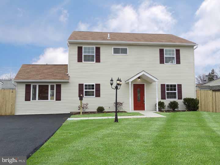 39 Woodbine Road Levittown, PA 19057 - Photo 2 of 22 Gallery Image 2