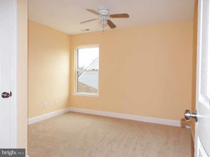 39 Woodbine Road Levittown, PA 19057 - Photo 13 of 22 Gallery Image 13
