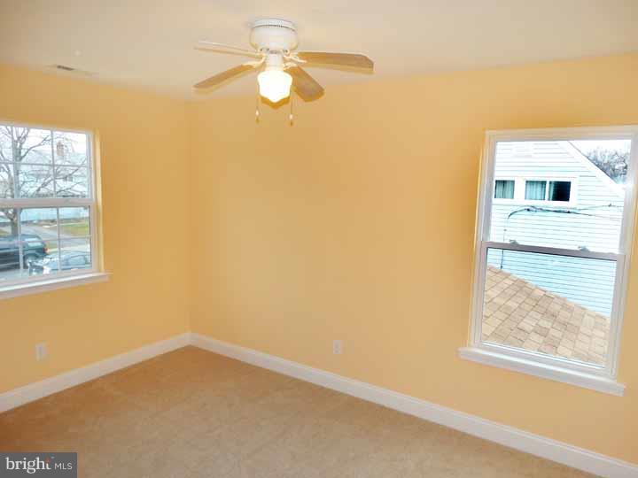 39 Woodbine Road Levittown, PA 19057 - Photo 14 of 22 Gallery Image 14