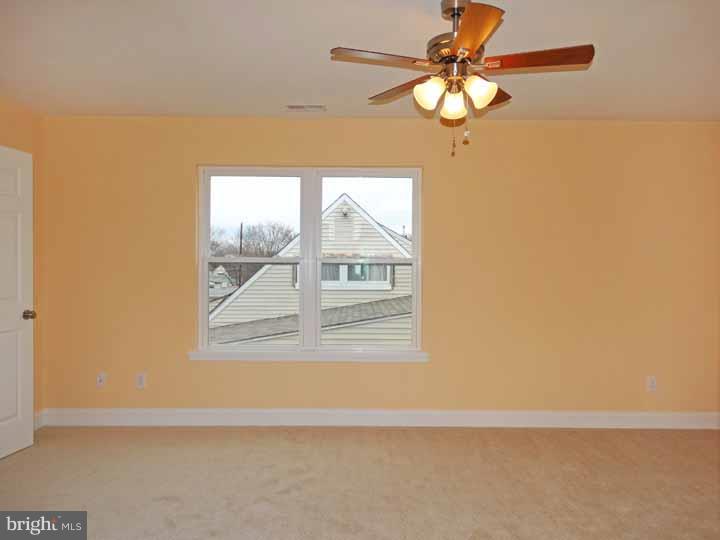 39 Woodbine Road Levittown, PA 19057 - Photo 17 of 22 Gallery Image 17