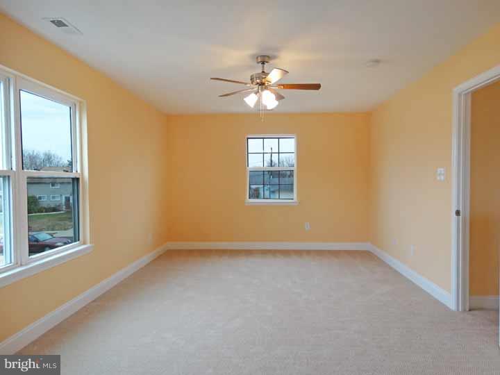 39 Woodbine Road Levittown, PA 19057 - Photo 19 of 22 Gallery Image 19