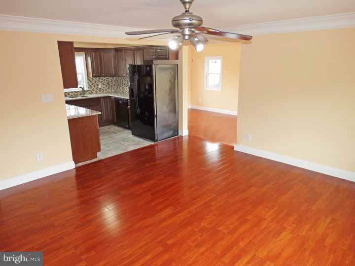 39 Woodbine Road Levittown, PA 19057 - Photo 3 of 22 Gallery Image 3