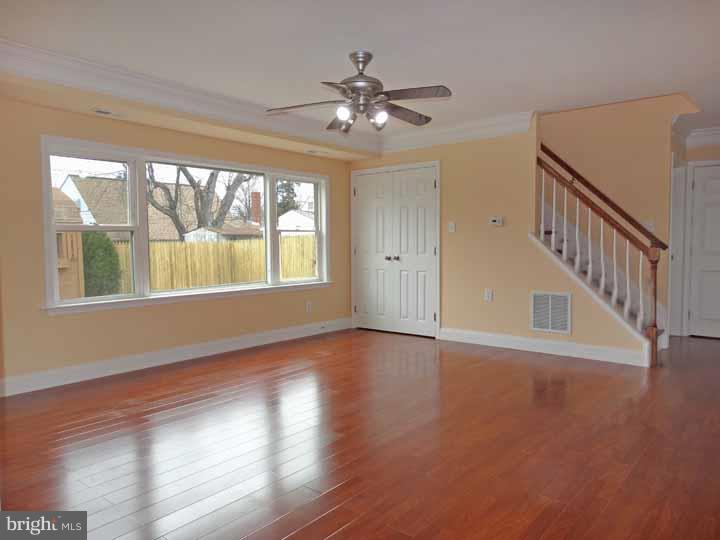 39 Woodbine Road Levittown, PA 19057 - Photo 4 of 22 Gallery Image 4