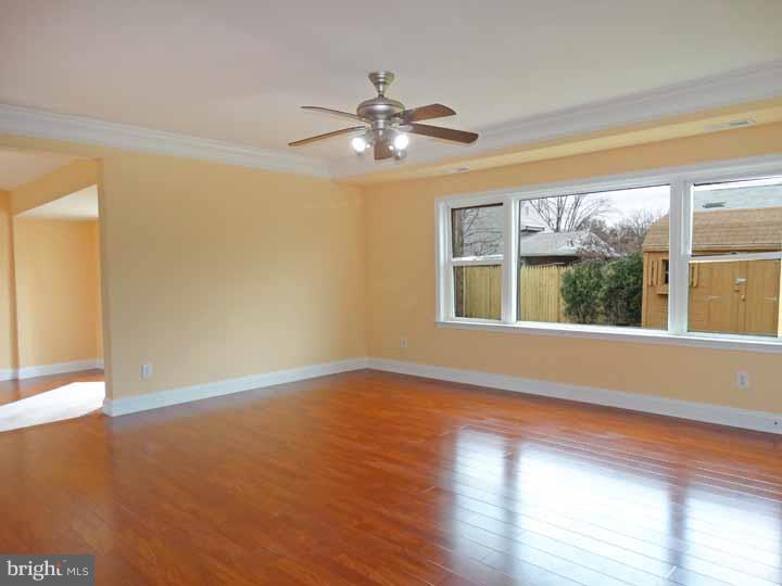 39 Woodbine Road Levittown, PA 19057 - Photo 5 of 22 Gallery Image 5