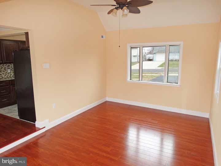 39 Woodbine Road Levittown, PA 19057 - Photo 7 of 22 Gallery Image 7