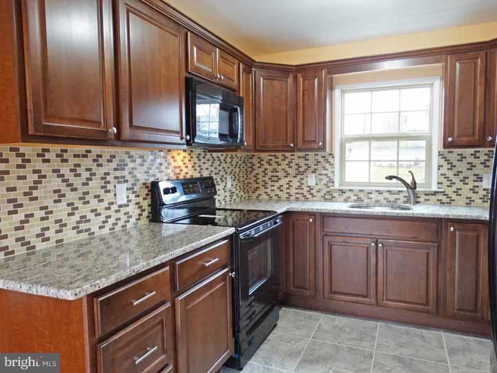 39 Woodbine Road Levittown, PA 19057 - Photo 8 of 22 Gallery Image 8