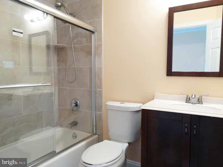 39 Woodbine Road Levittown, PA 19057 - Photo 10 of 22 Gallery Image 10