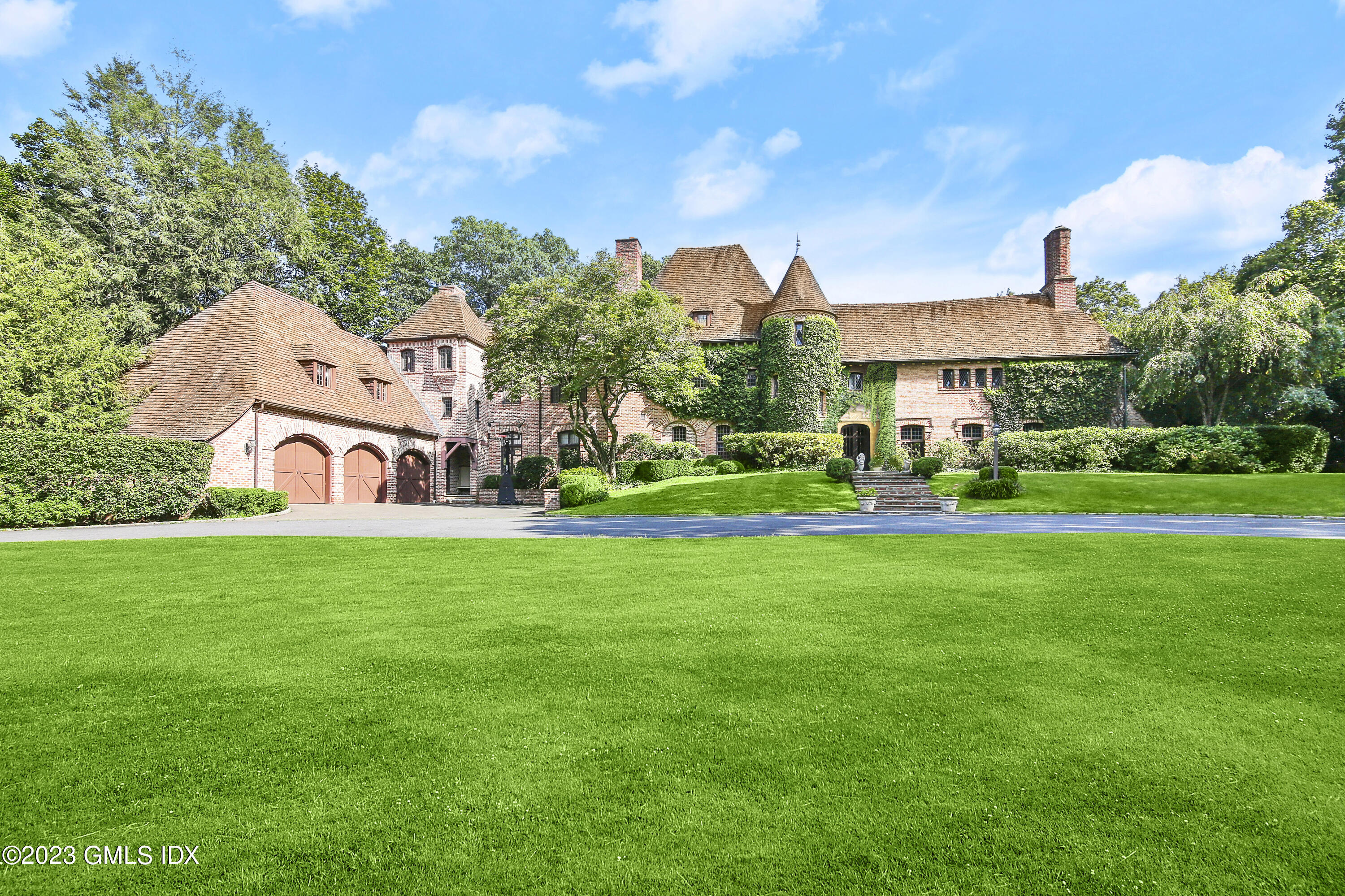 33 Midwood Road Greenwich, CT 06830 - Photo 20 of 22 a front view of a house with garden