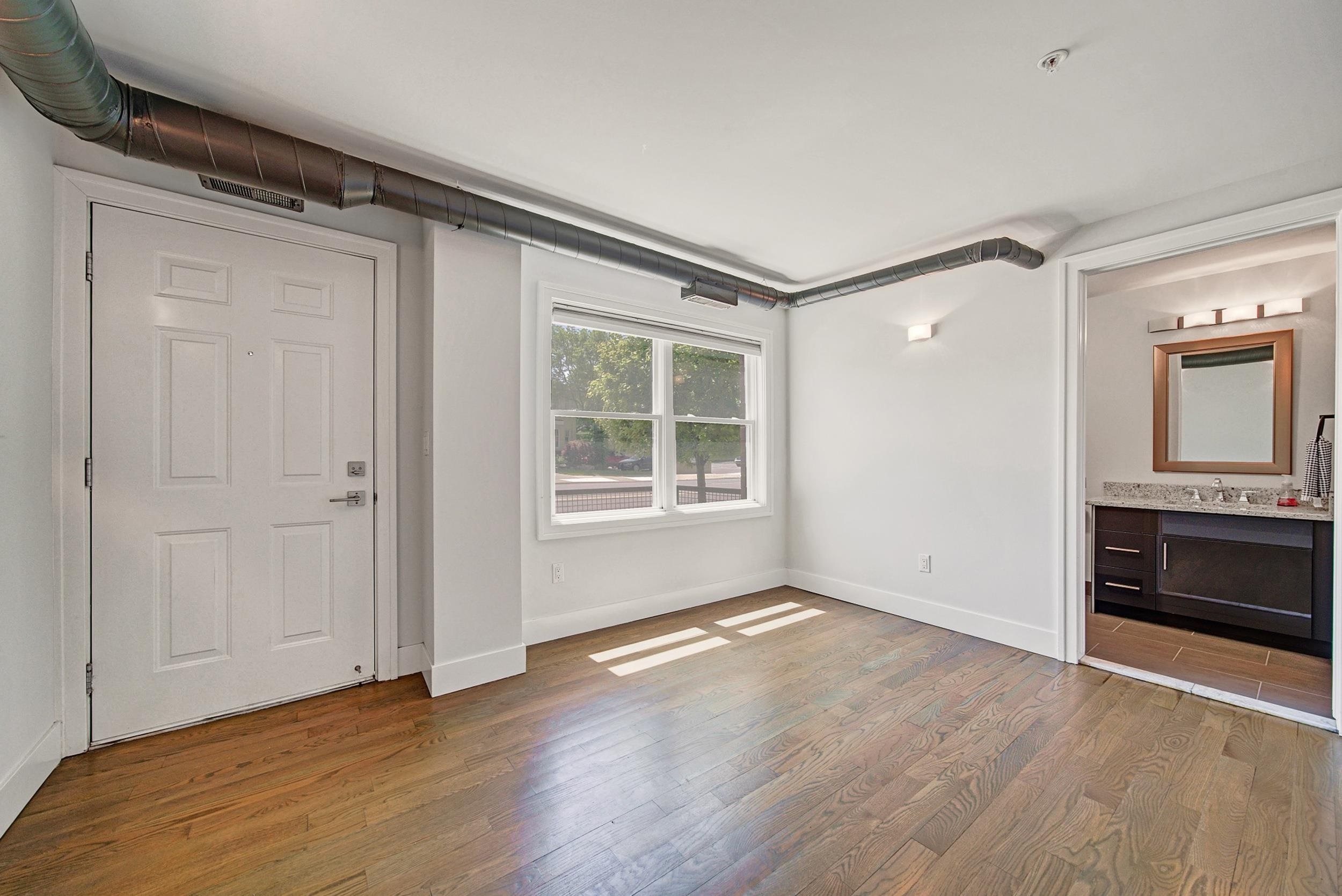 624 West 11 Mile Road Royal Oak, MI 48067 - Photo 19 of 23 50143446-0fc6ab57-923c-41ac-8678-10b89019e58a.JPG