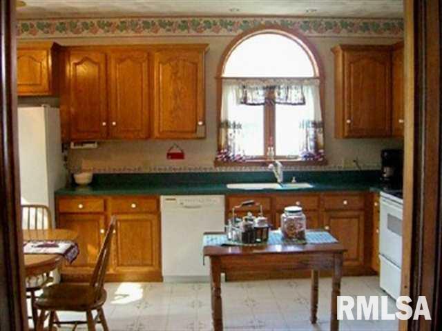 216 South Ridge Street Cambridge, IL 61238 - Photo 3 of 12 Gallery Image 3
