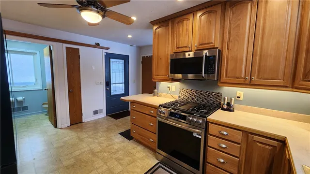 $299,900 | 2071 Stonehedge Drive, Ontario, NY 14519