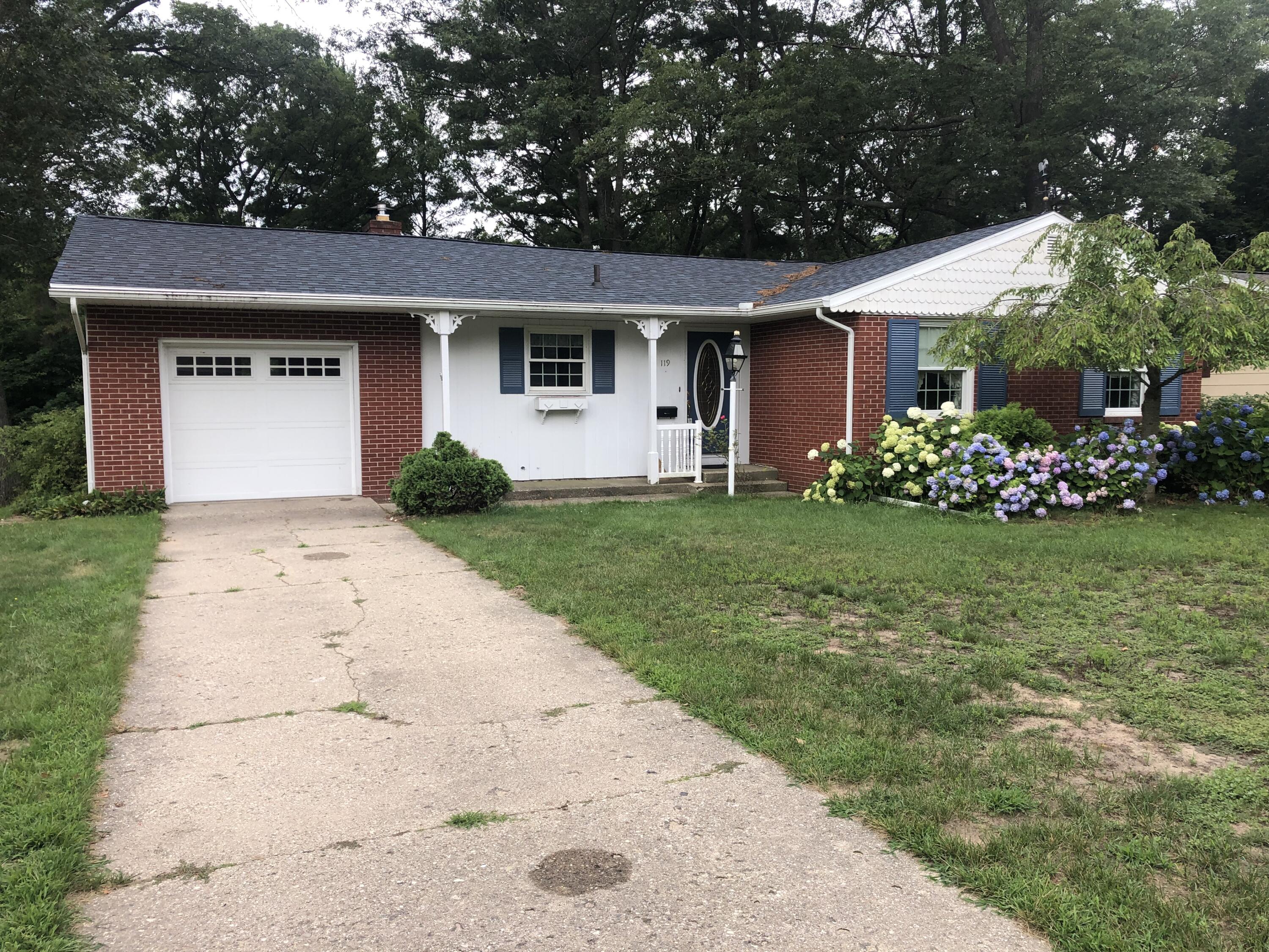 119 Pinecrest Road Whitehall, MI 49461 - Photo 2 of 19 6E9A9E9F-0EF7-435F-8A6A-532122F9F4D8