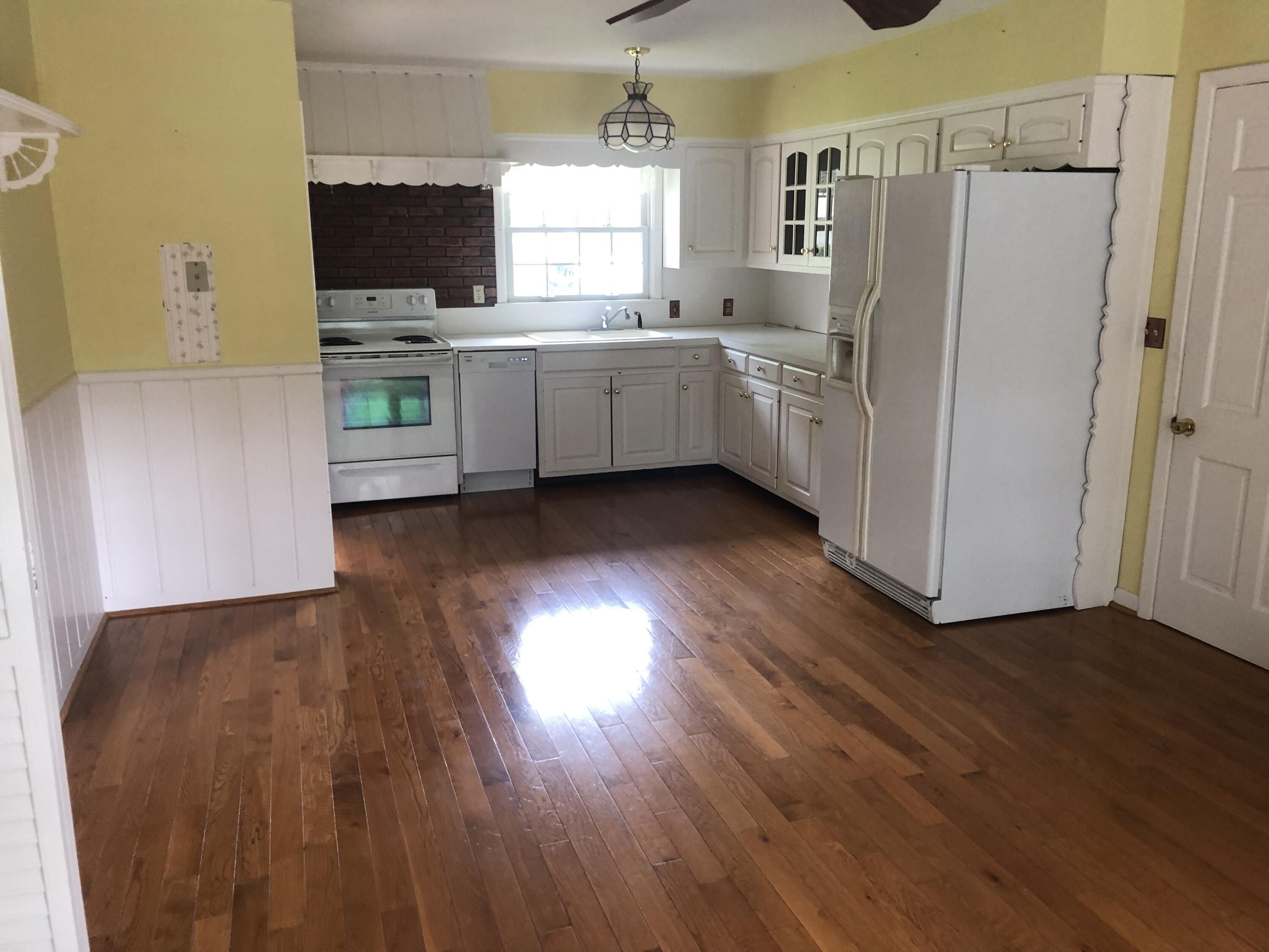 119 Pinecrest Road Whitehall, MI 49461 - Photo 4 of 19 1B21A233-5D0E-40B2-82CB-15EF927075E2