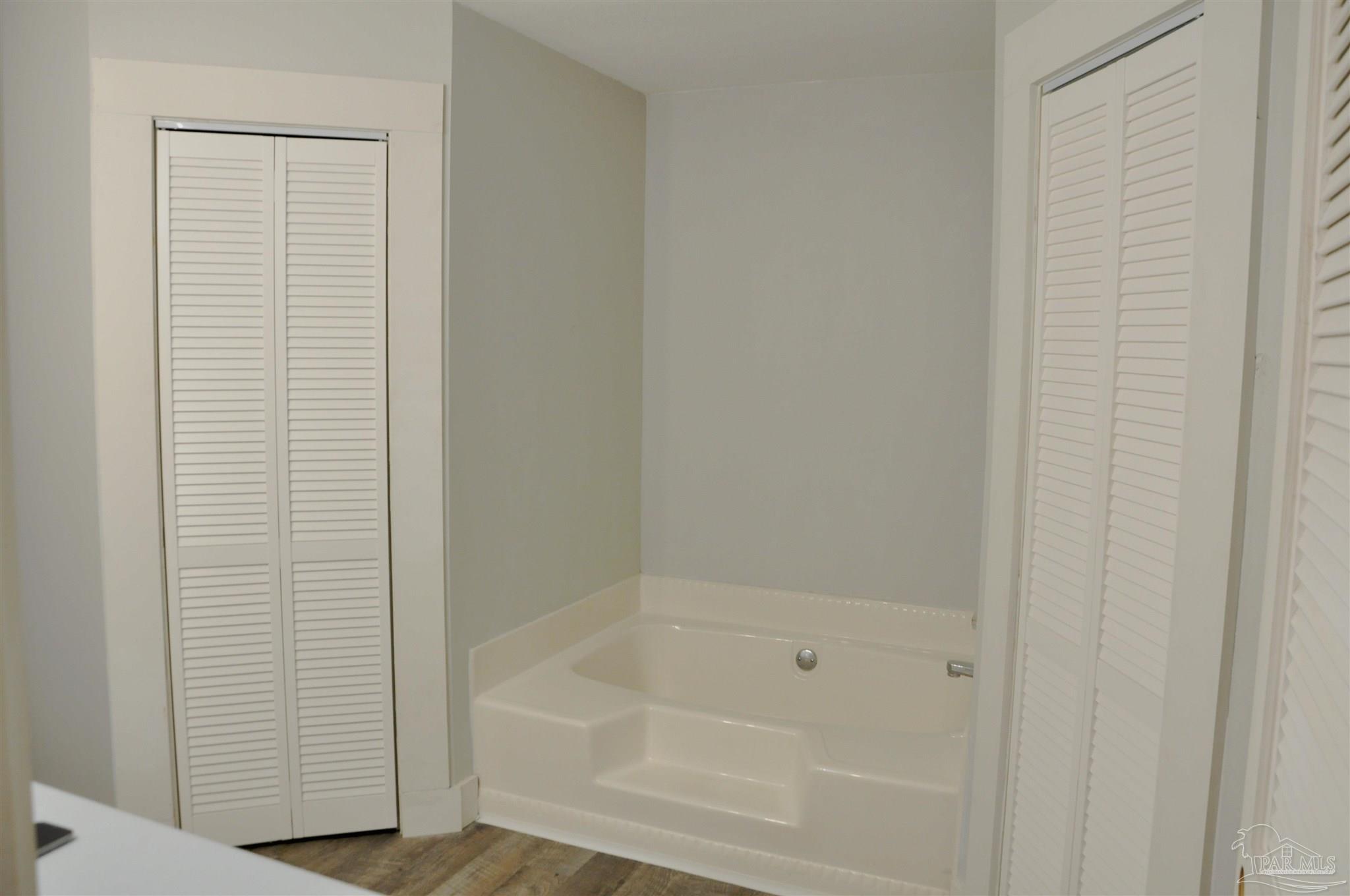 6623 Ridge Crest Drive Milton, FL 32570 - Photo 15 of 24 a close view of a bathtub in a bathroom
