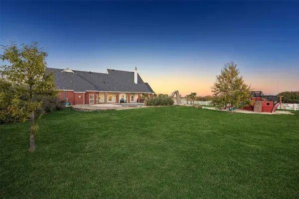 a view of a tennis court