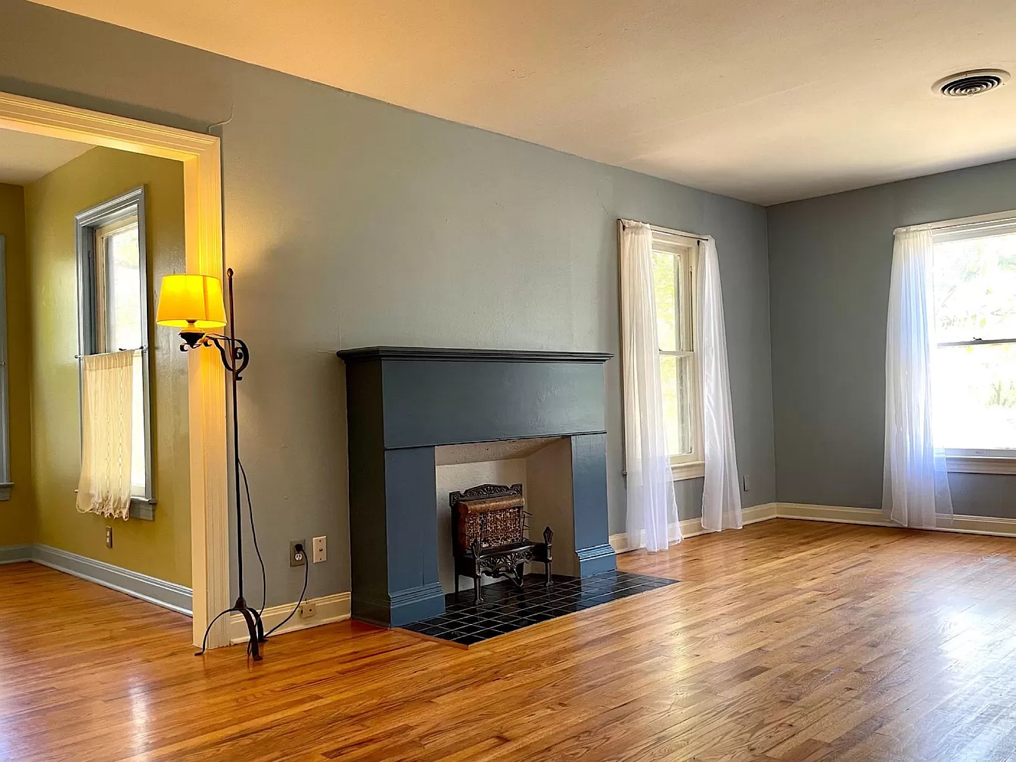 4104 Ridgelea Drive Austin, TX 78731 - Photo 4 of 16 Living Room Aesthetic Fireplace