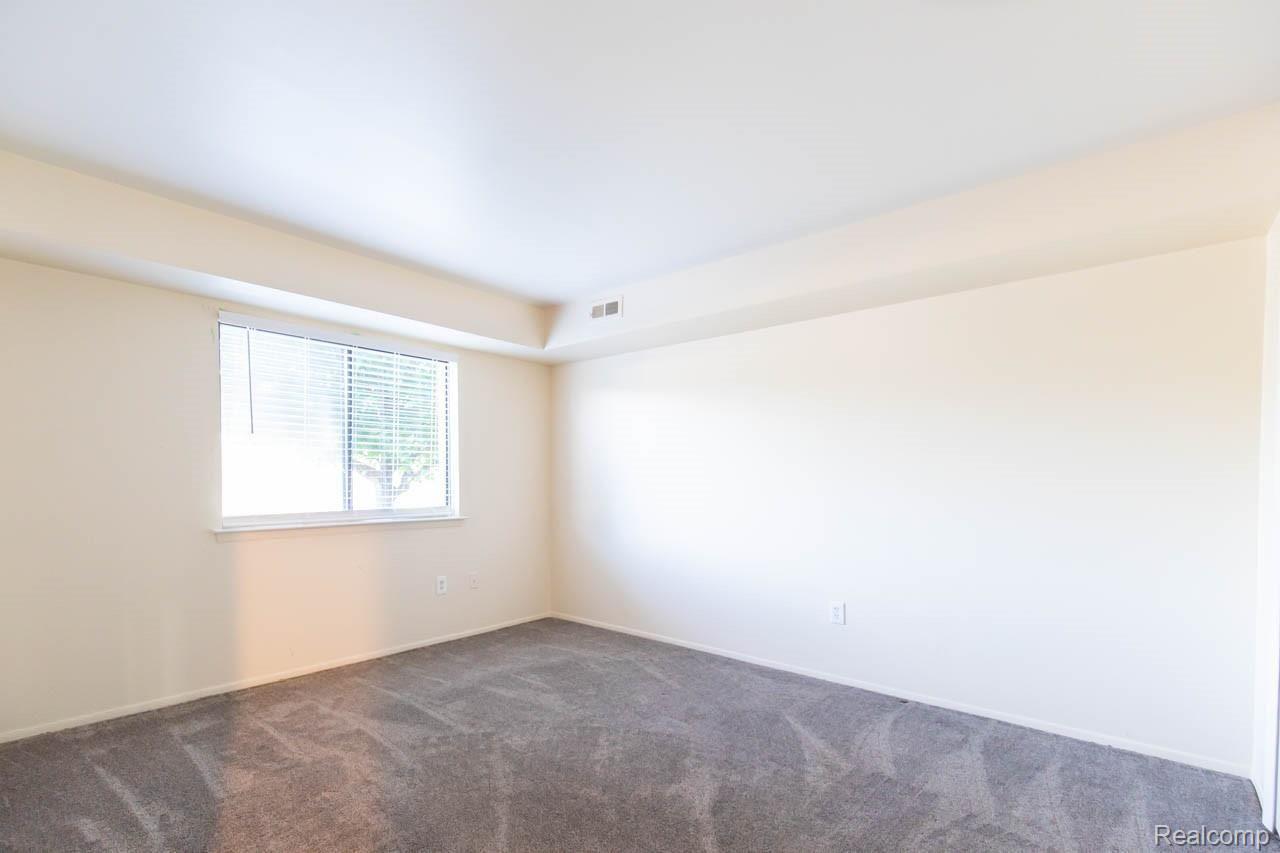 27334 Evergreen Road, Unit 21 Southfield, MI 48076 - Photo 14 of 20 Master bedroom