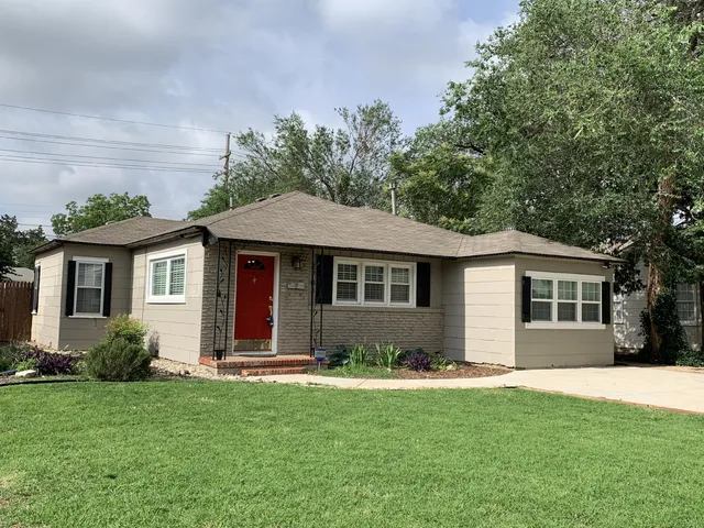 $1,600 | 2703 30th Street, Lubbock, TX 79410