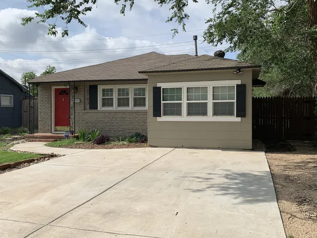 $1,600 | 2703 30th Street, Lubbock, TX 79410