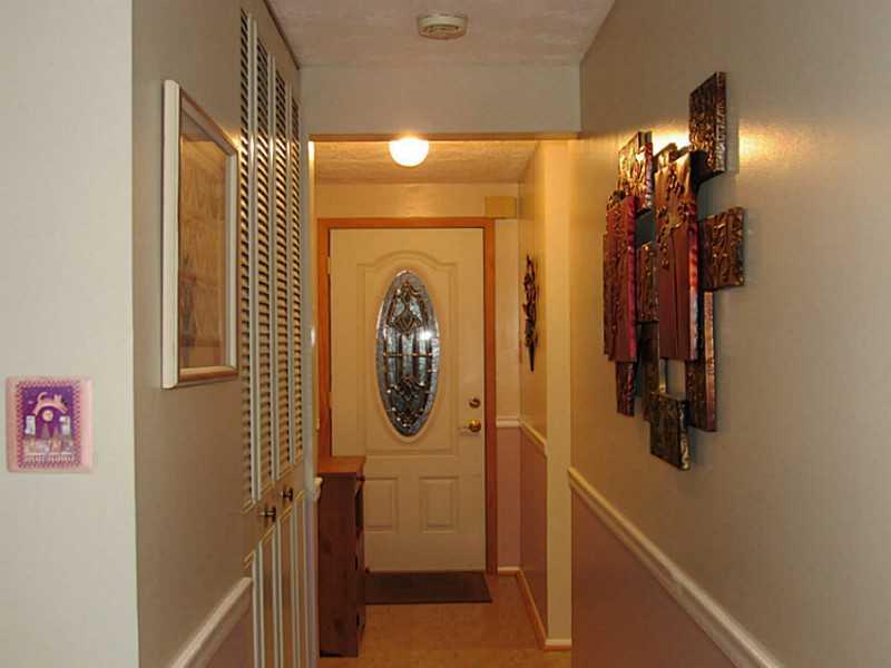 643 Deer Watch Road Bridgeville, PA 15017 - Photo 3 of 24 Entry/Foyer.