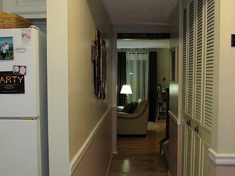 643 Deer Watch Road Bridgeville, PA 15017 - Photo 4 of 24 Entry/Foyer.