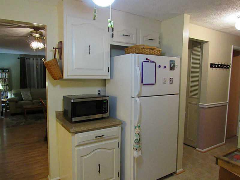643 Deer Watch Road Bridgeville, PA 15017 - Photo 7 of 24 Kitchen.