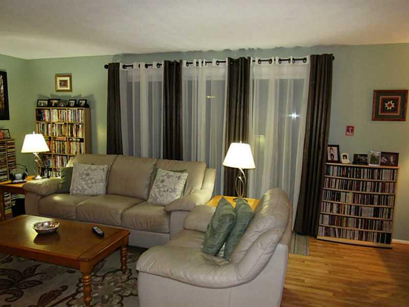 643 Deer Watch Road Bridgeville, PA 15017 - Photo 9 of 24 Living Room.