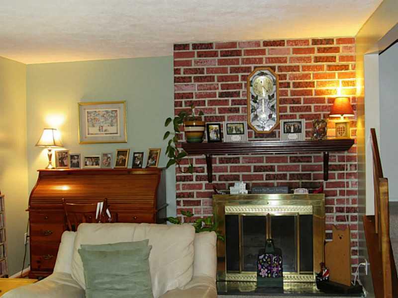 643 Deer Watch Road Bridgeville, PA 15017 - Photo 10 of 24 Living Room.