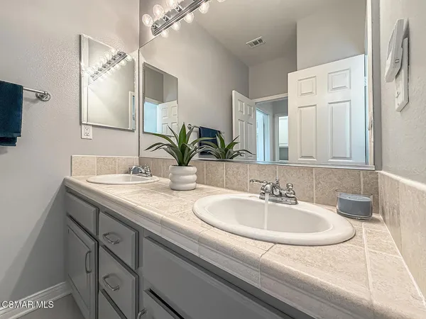 $1,875,000 | 5142 Via El Molino, Thousand Oaks, CA 91320