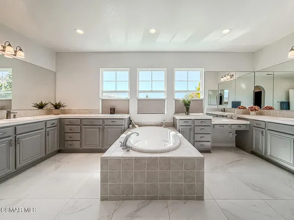 $1,875,000 | 5142 Via El Molino, Thousand Oaks, CA 91320