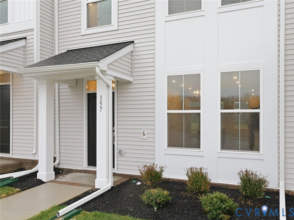 157 Corcoran Way Aylett, VA 23009 - Photo 3 of 22 a front view of a house