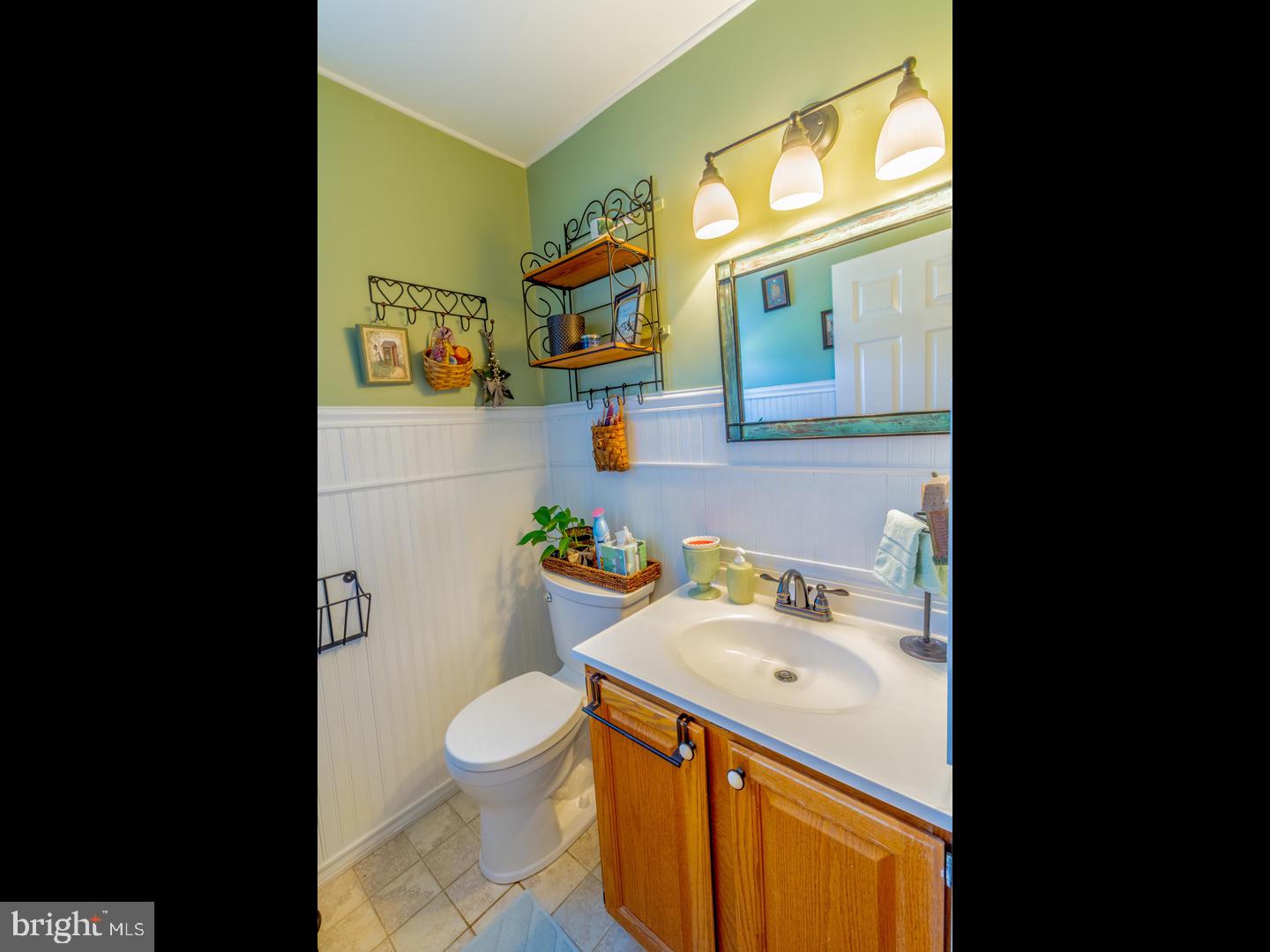 142 Duck Farm Road Oxford, PA 19363 - Photo 16 of 38 Beautiful powder room on the main floor