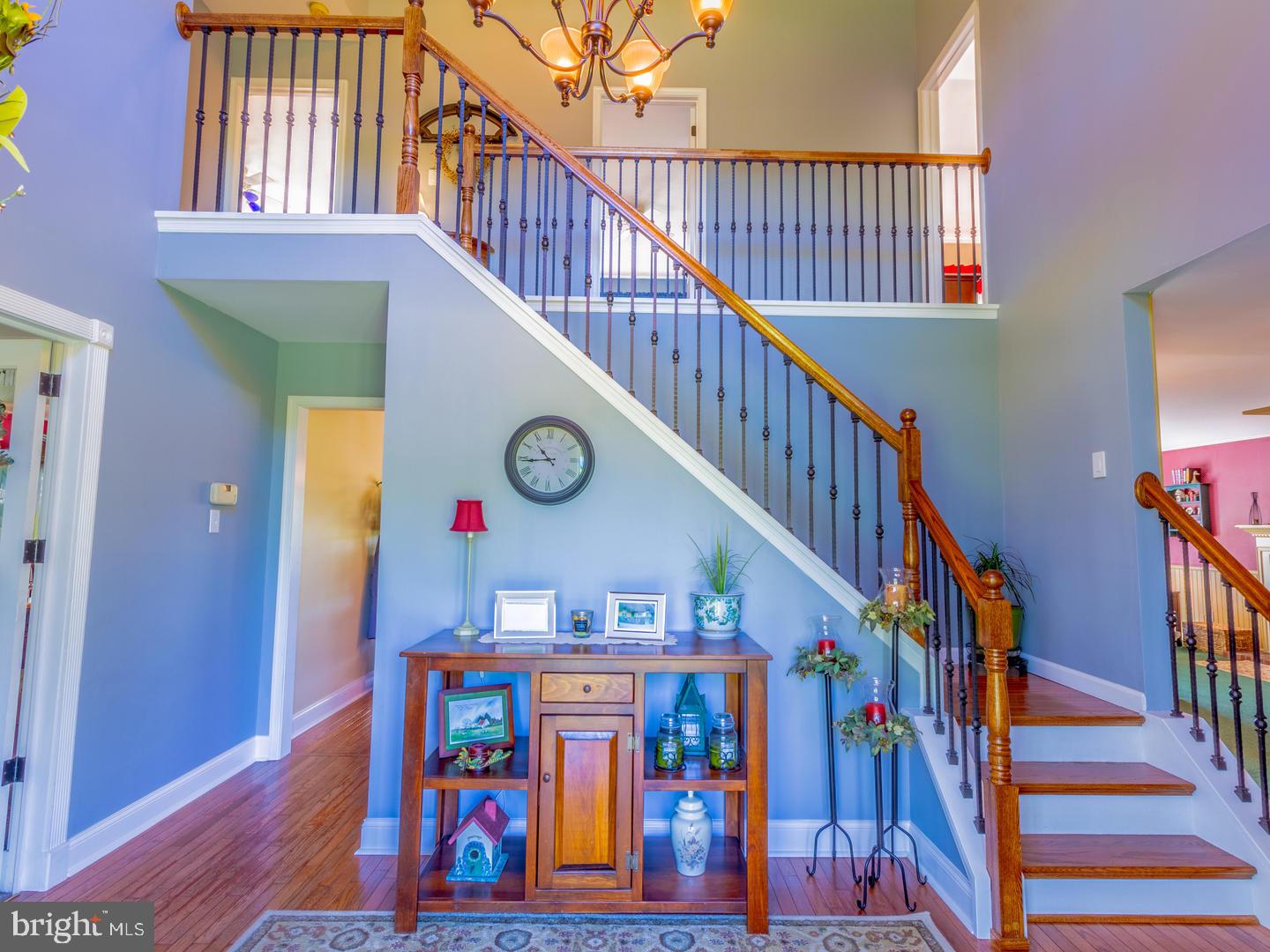 142 Duck Farm Road Oxford, PA 19363 - Photo 17 of 38 Large floor with new hardwood and custom railing