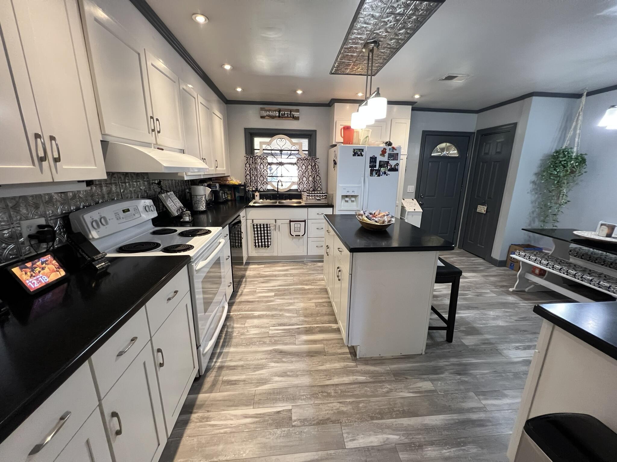 111 Newington Road Summerville, SC 29485 - Photo 7 of 64 IMG_4257