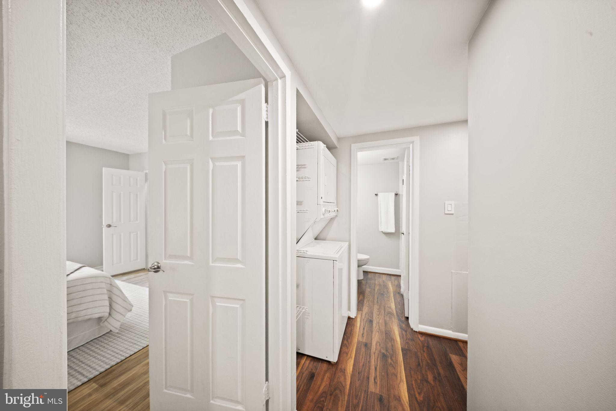 11657 Stoneview Square, Unit 97/11C Reston, VA 20191 - Photo 19 of 40 Hallway