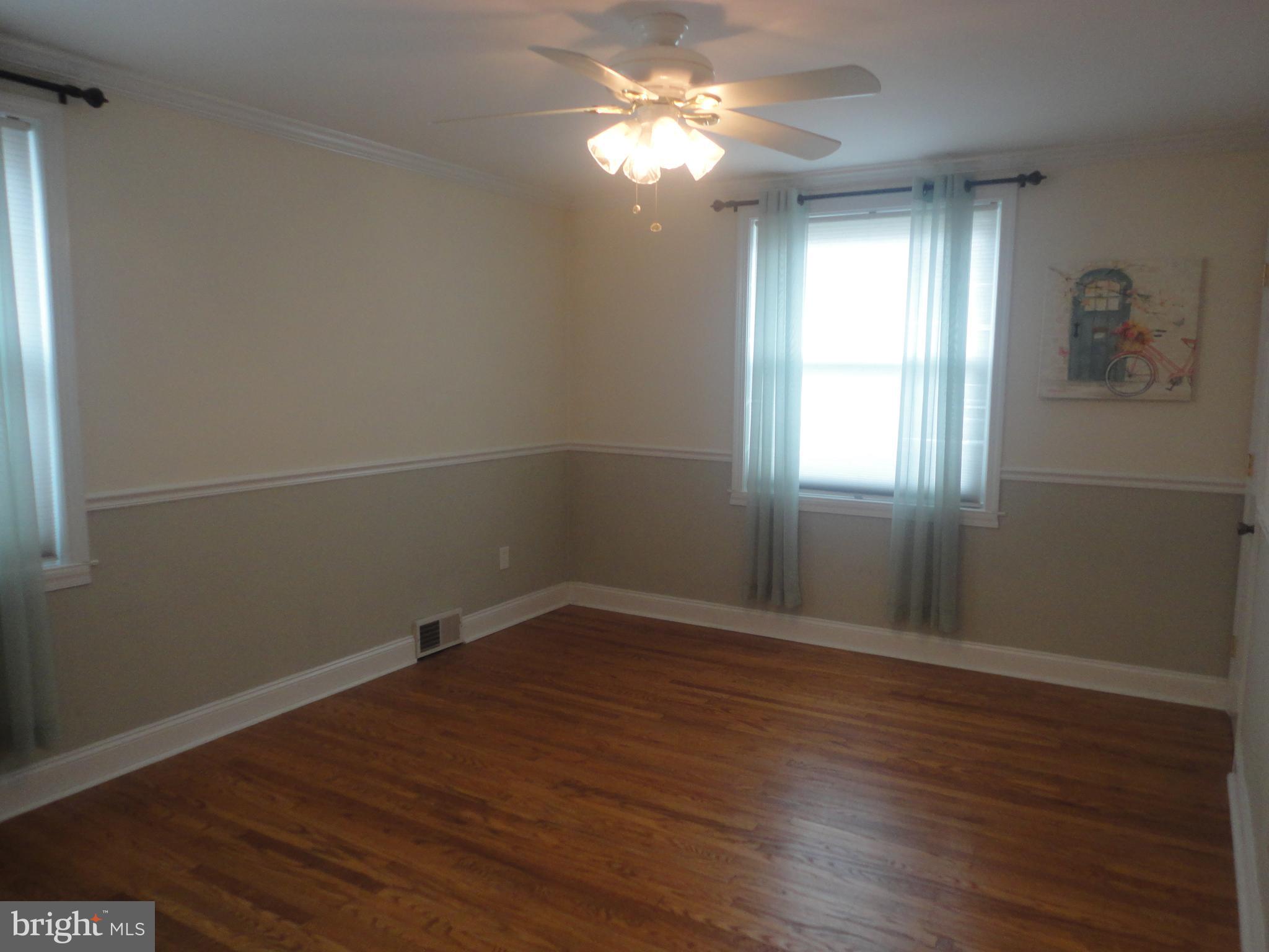 340 Larchwood Road Springfield, PA 19064 - Photo 14 of 32 Main Level Bedroom 1