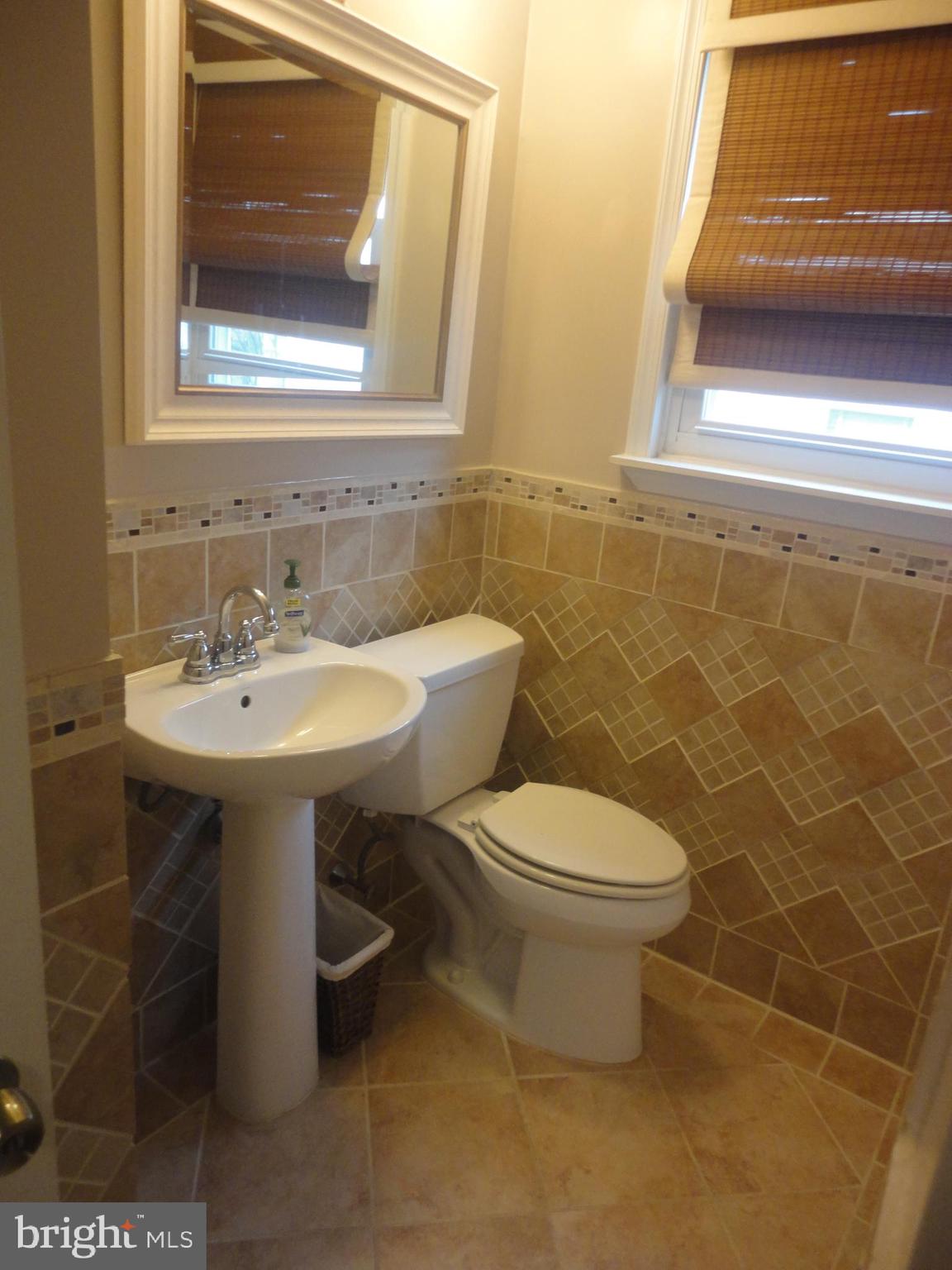 340 Larchwood Road Springfield, PA 19064 - Photo 17 of 32 Updated Main level Bath