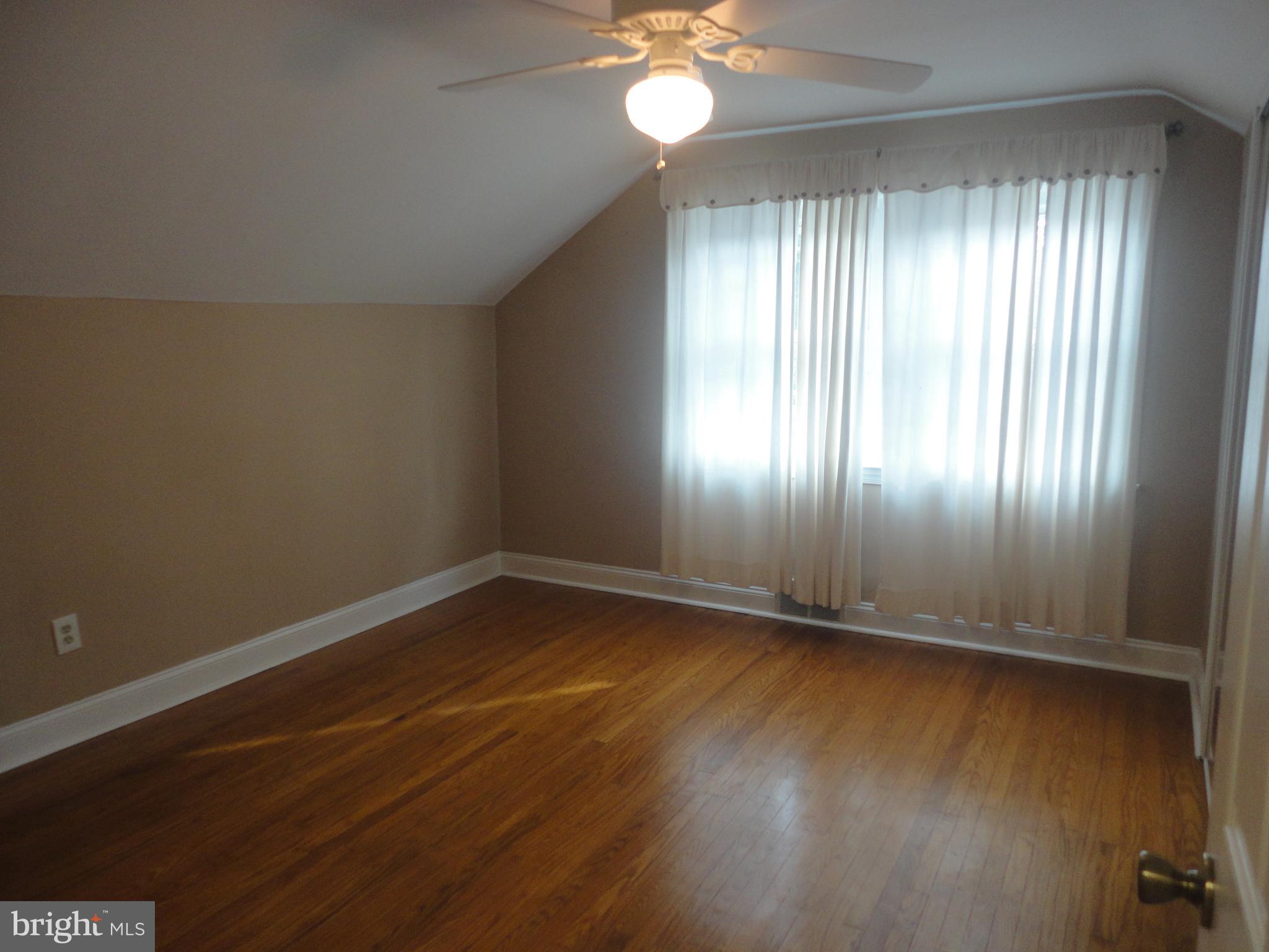 340 Larchwood Road Springfield, PA 19064 - Photo 19 of 32 2nd Flr Bedroom