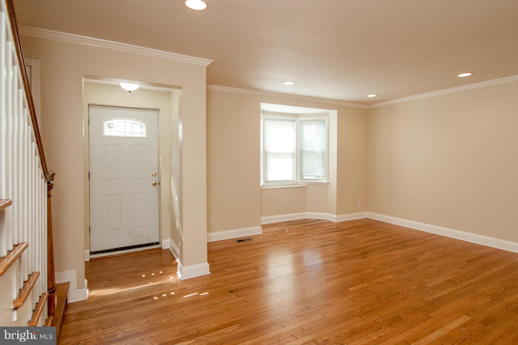 1534 Roundhill Road Baltimore, MD 21218 - Photo 2 of 22 Living Room