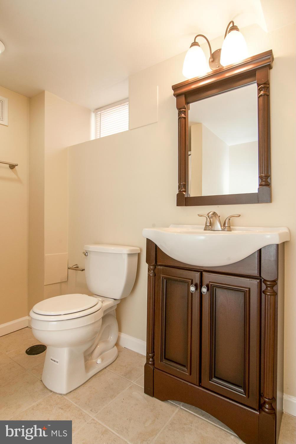1534 Roundhill Road Baltimore, MD 21218 - Photo 13 of 22 Bath